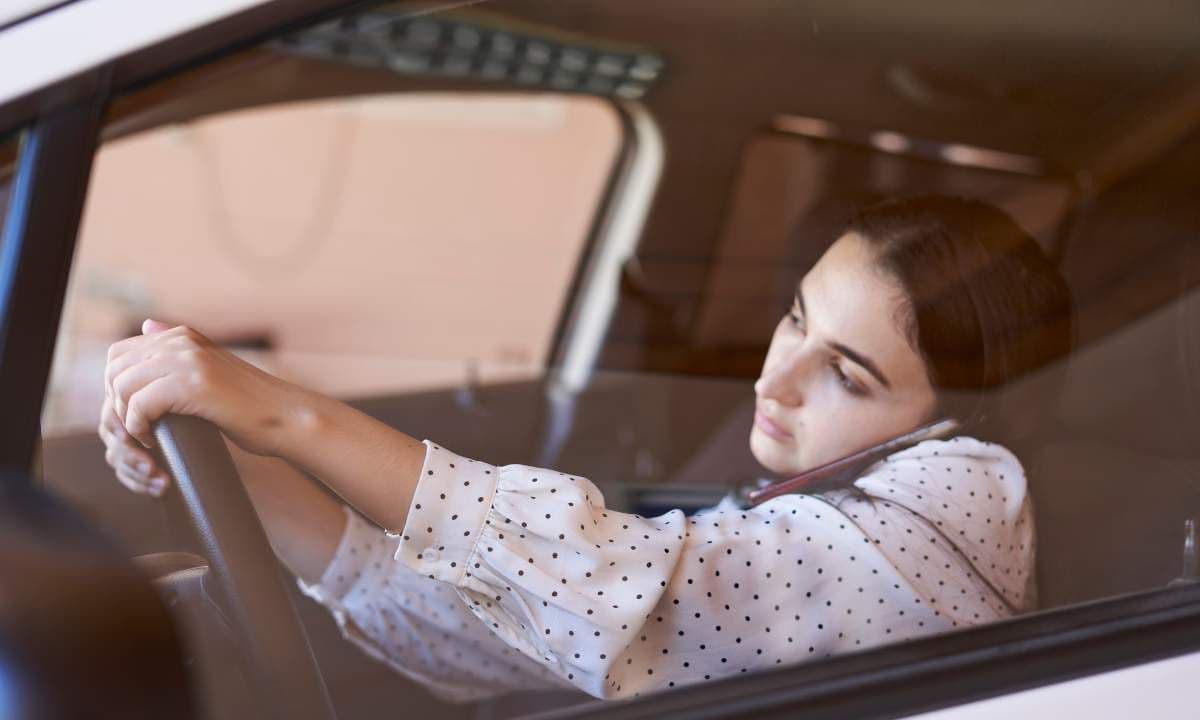 Fine for Using Mobile Phone While Driving in Saudi Arabia