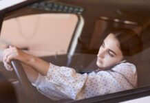 fine for using mobile phone while driving in saudi arabia
